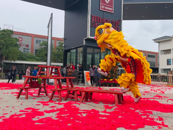 万事兴龙 · 舞狮献瑞丨圣梵诺门窗2024开工仪式隆重举行！蓄势起航！