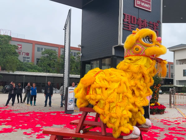 万事兴龙 · 舞狮献瑞丨圣梵诺门窗2024开工仪式隆重举行！蓄势起航！