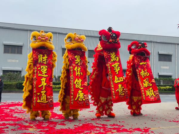 万事兴龙 · 舞狮献瑞丨圣梵诺门窗2024开工仪式隆重举行！蓄势起航！