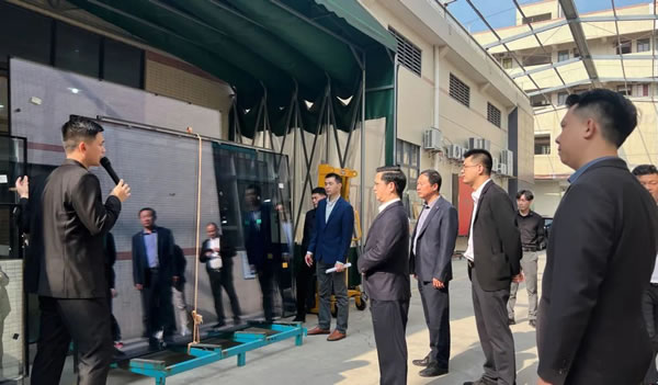 简纳斯门窗|云浮市领导与佛山市云浮市商会一行莅临参观简纳斯门窗总部智造基地