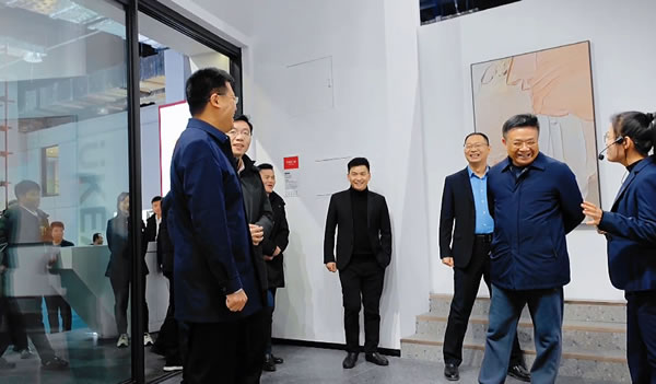 品牌快讯 | 热烈欢迎安义县委领导一行莅临京港亚门窗参观指导