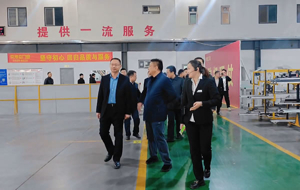 品牌快讯 | 热烈欢迎安义县委领导一行莅临京港亚门窗参观指导