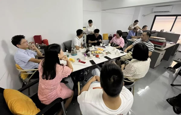 盛世开业 聚势盛放 | 帝奥斯门窗董事长率队深入终端高州店：主动突围，赢战市场！