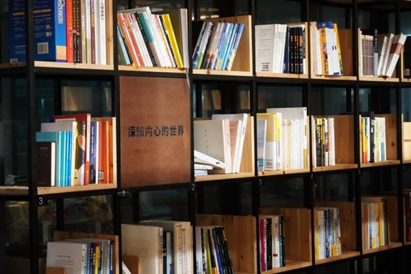 博仕门窗总政委王券期：星空图书馆陪伴博仕人不断成长